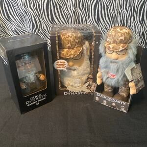 1- Duck Dynasty Gnome & 2 Plush Talking SI